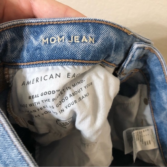 American Eagle Distressed Mom Jeans - Size 4 Short - Picture 4 of 11